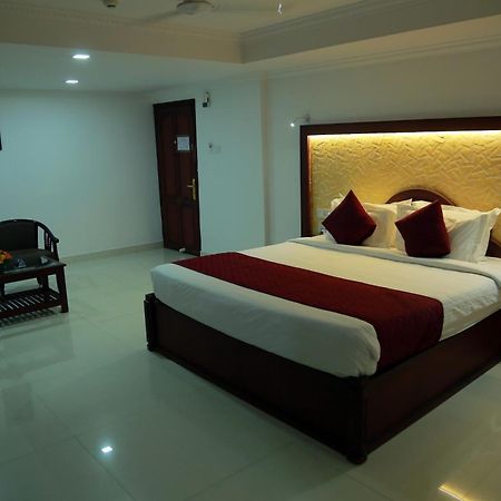 Hotel Savera Park Thrissur Ngoại thất bức ảnh