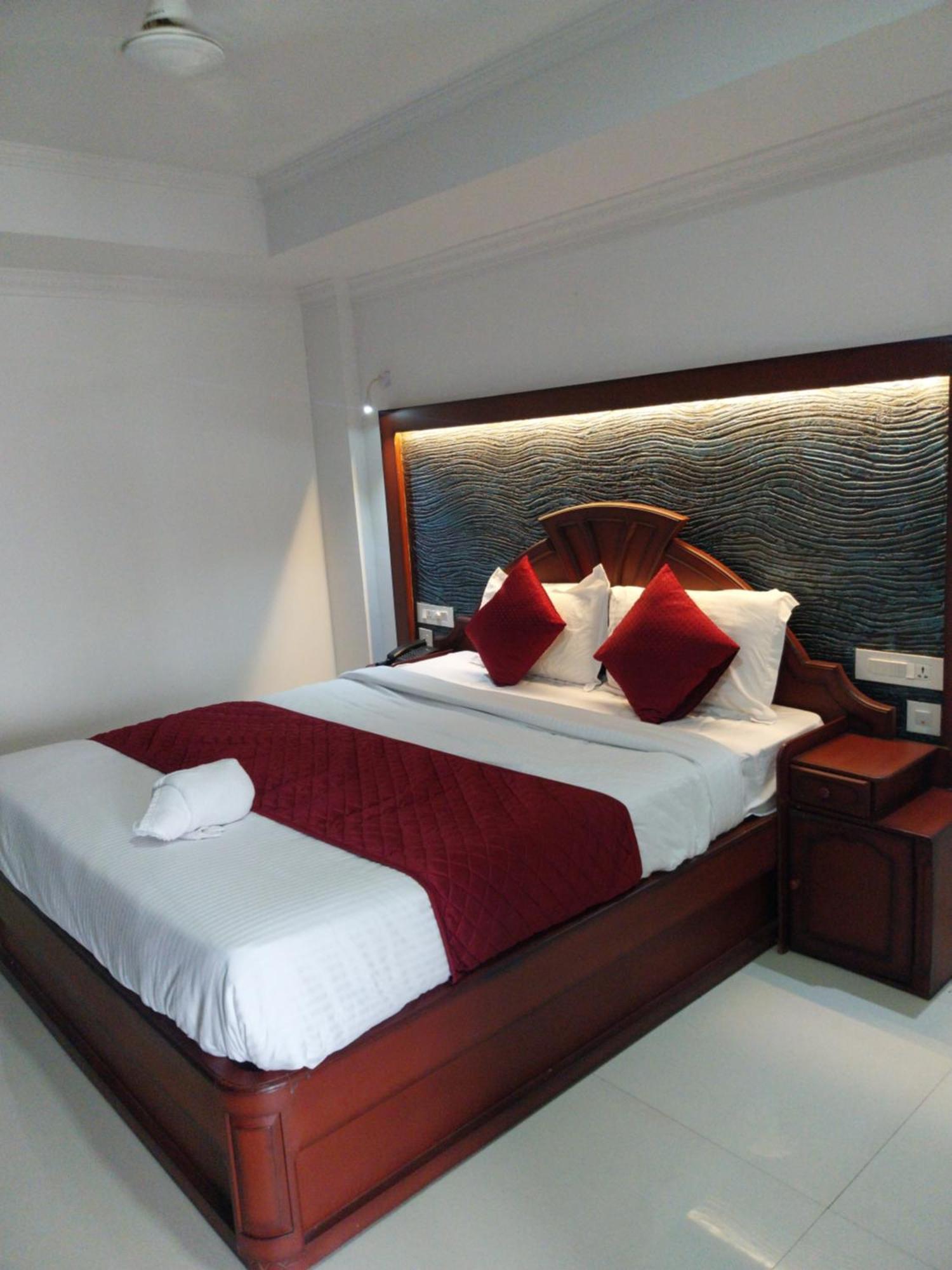 Hotel Savera Park Thrissur Ngoại thất bức ảnh