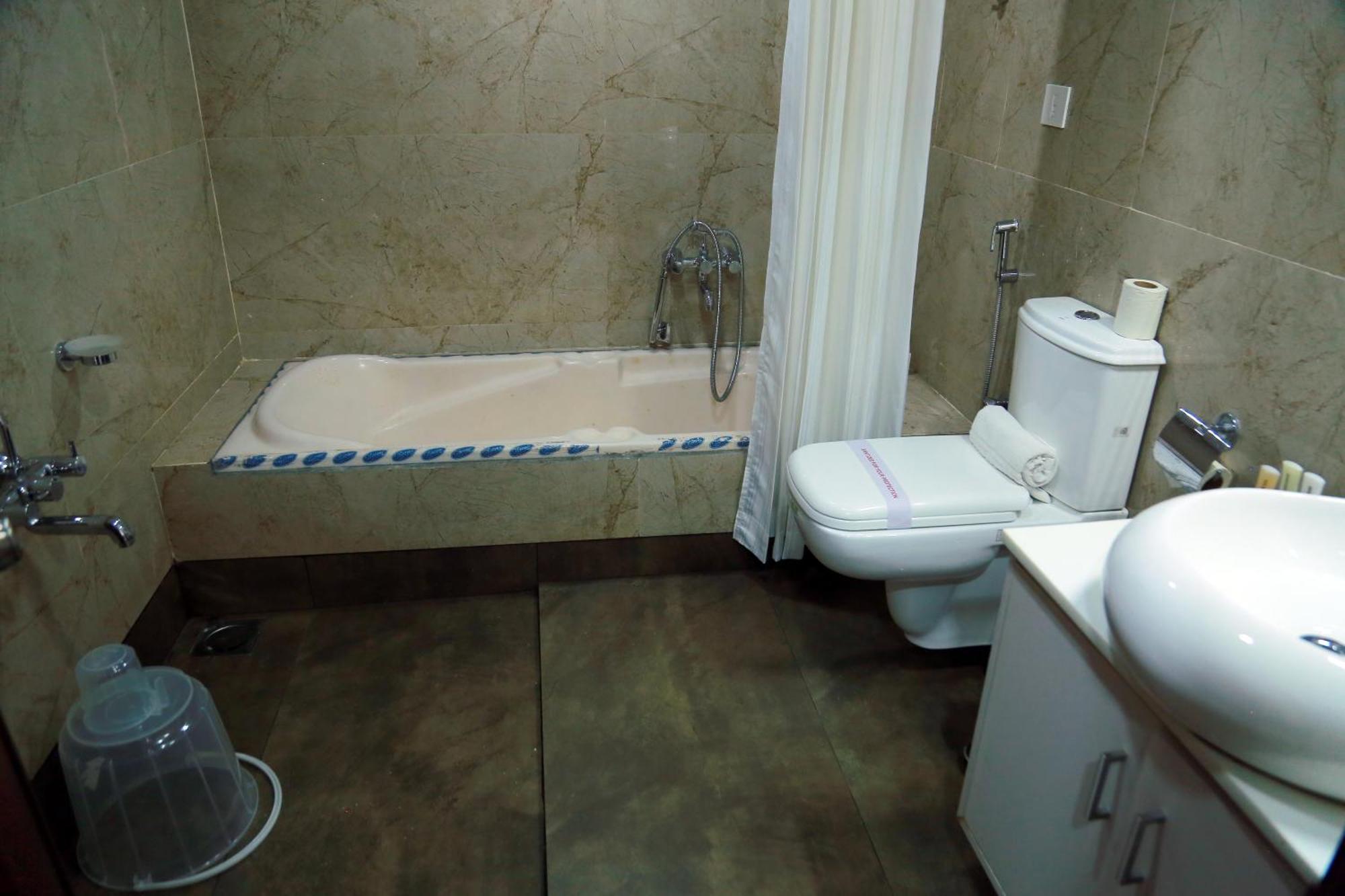 Hotel Savera Park Thrissur Ngoại thất bức ảnh