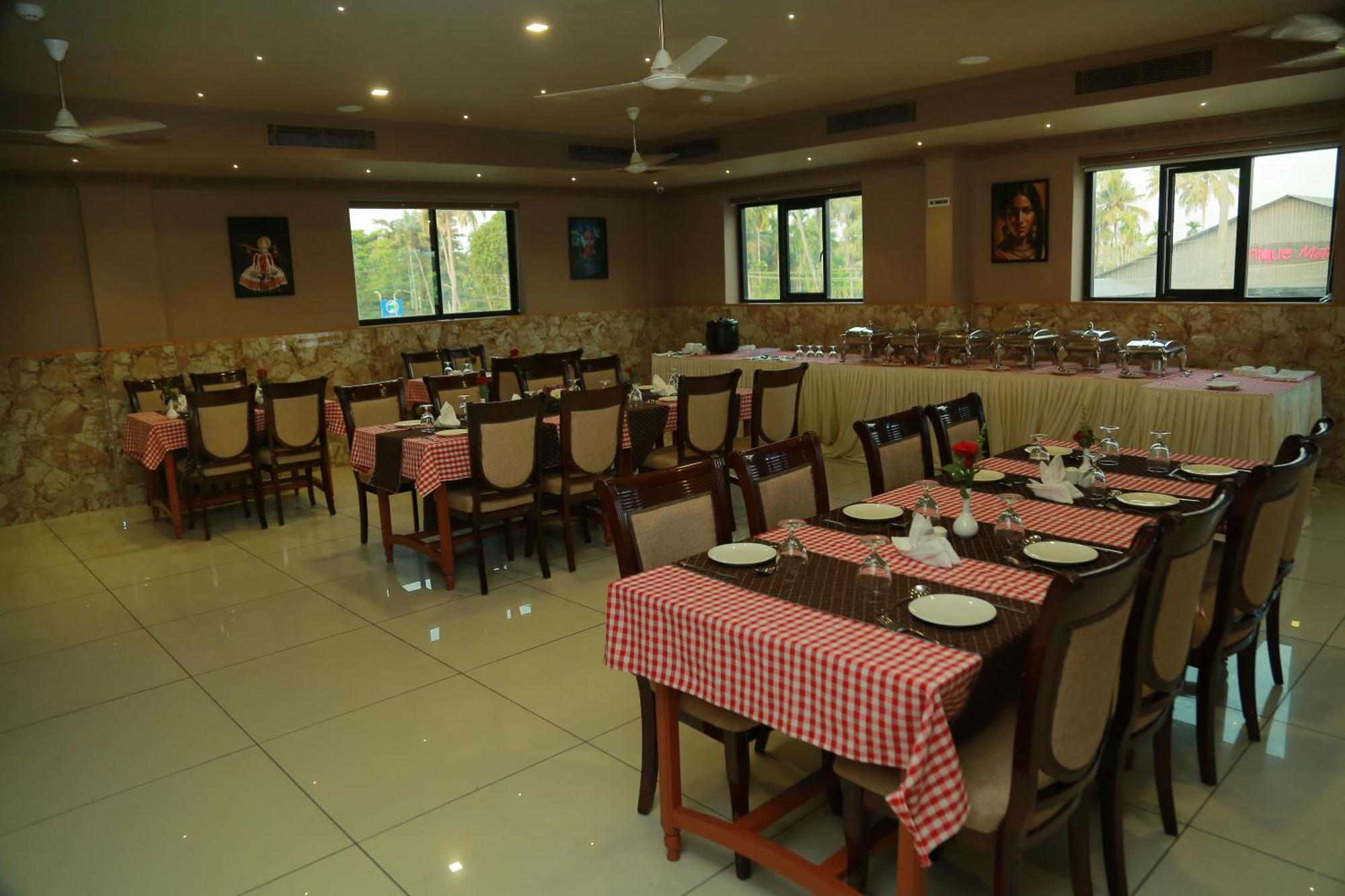 Hotel Savera Park Thrissur Ngoại thất bức ảnh