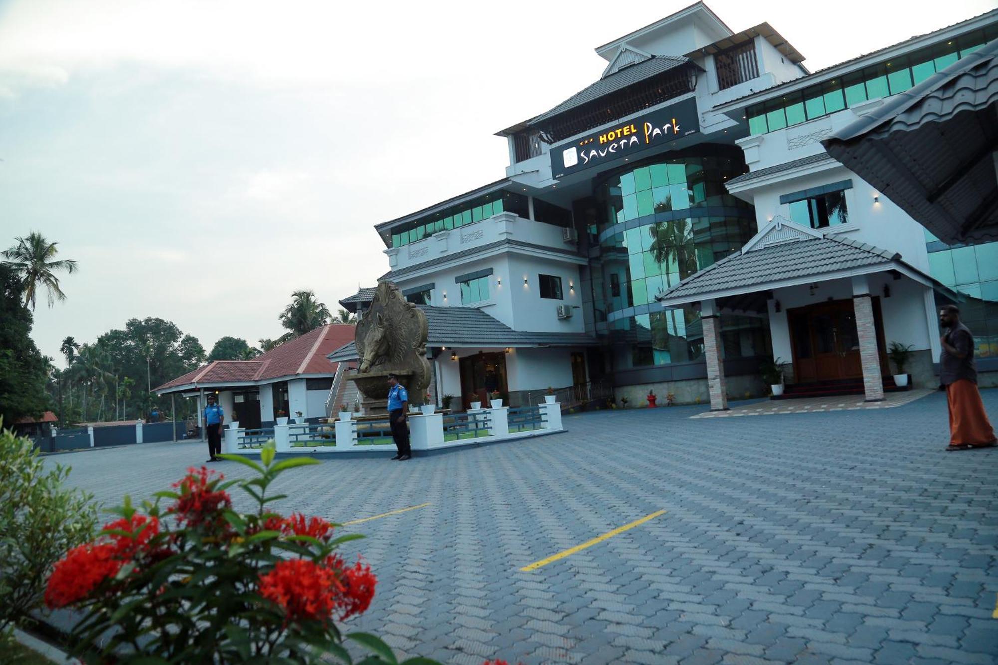 Hotel Savera Park Thrissur Ngoại thất bức ảnh